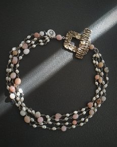 COLLANA GIROCOLLO PIETRA DEL SOLE E PERLE NATURALI